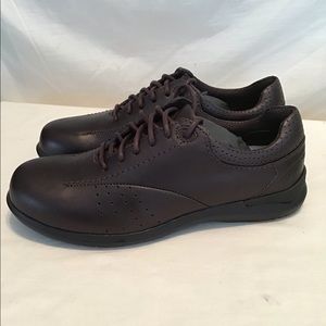 Araron by New Balance bronze leather sneaker, NWOB